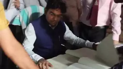 दुमका: सदर प्रखंड कार्यालय परिसर स्थित झारखंड राज्य खाद्य निगम के गोदाम का उपायुक्त ने किया निरीक्षण