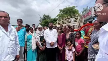 संगमनेर: राजापूर ते श्री क्षेत्र शिर्डी पाईप निघालेल्या दिंडीचे आमदार अमोल खताळ यांनी केले स्वागत