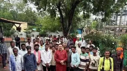 बागली: सड़क निर्माण स्वीकृत होने पर बागली क्षेत्र के ग्रामीणों ने विधायक मुरली भंवरा को धन्यवाद दिया