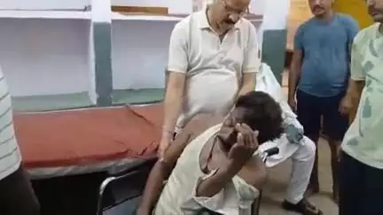 आंवला: आंवला में बस कंडक्टर को डंपर ने मारी टक्कर, सवारी बुलाने के दौरान हुई दुर्घटना