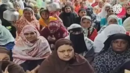 पाथर्डी: हंडा मोर्चा काढत तिसगावच्या महिलांचा ठिय्या आंदोलन.