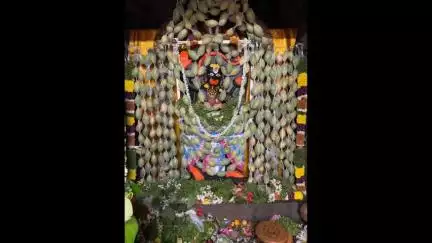 திருப்பத்தூர்: VM வட்டத்தில் வீர ஆஞ்சநேயர் ஆலயத்தில் 2 டன் மாங்காய் எடையுள்ள 10008 மாங்காய்கள் மூலம் அலங்காரம்