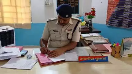 बेतिया: पुलिस ने धारा 307 के दो फरार अभियुक्तों और दो वारंटियों को गिरफ्तार कर जेल भेजा