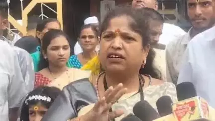 पंढरपूर: मुख्यमंत्री देवेंद्र फडणवीस यांना आषाढी वारीच्या पूजेसाठी येऊ देणार नाही :  समाजसेविका दुर्गा माने
