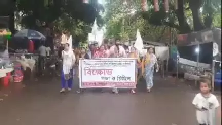 রামপুরহাট ১: ল' কলেজে ছাত্রী ধর্ষণের প্রতিবাদে ও দোষীদের গ্রেপ্তারের দাবিতে   রামপুরহাট শহরে বিক্ষোভ মিছিল করলো  SFI ও DYFI