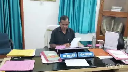 सासाराम: सासाराम के लोगों की शिकायत, पदाधिकारी ने 5:00 बजे लोक शिकायत में परिवादी की समस्या सुनी
