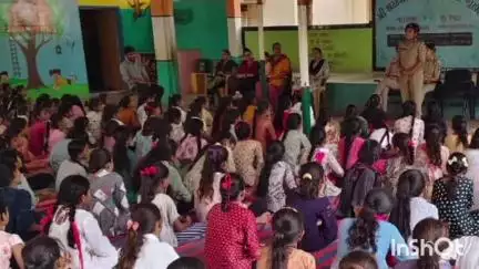 રાપર: જાટાવાડા કન્યા શાળા મધ્યે બાલાસર પોલીસ દ્વારા સે નો ટુ ડ્રગ્સ તથા ટ્રાફિક જાગૃતિ અંગે કાર્યક્રમ યોજાયો