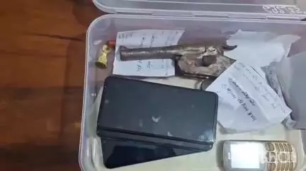 नवादा: नवादा गैस गोदाम के पास से 20 लूट कांड के 3 आरोपियों को गिरफ्तार किया गया, कार, देशी कट्टा, जिंदा कारतूस और मोबाइल बरामद