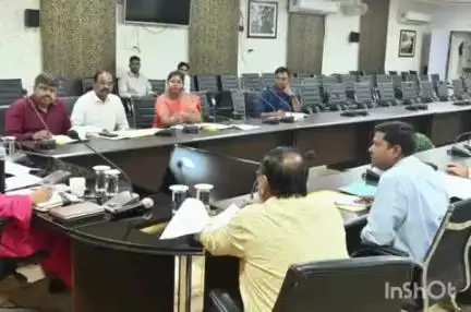 चतरा: चतरा समाहरणालय में उपायुक्त की अध्यक्षता में एकलव्य मॉडल आवासीय विद्यालय की जिला स्तरीय बैठक संपन्न