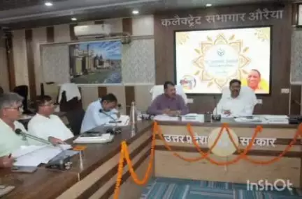औरैया: ककोर मुख्यालय पर विकास की गति बढ़ाने के लिए डीएम हुए सख्त, डीपीआरओ को दिए निर्देश, कहा- 15वें एवं 5वें वित्त की राशि का