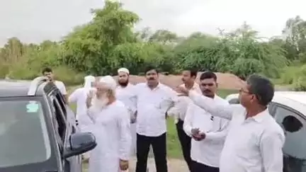 फतेहपुर: बिंदकी के रेलवे स्टेशन के समीप चलती ट्रेन से गिरकर मदरसे के छात्र की हुई मौत, परिजनों का रहा बुरा हाल