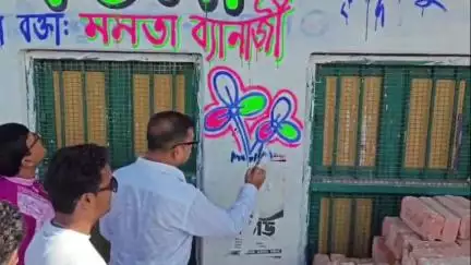 কৃষ্ণনগর ১: ২১ জুলাইকে পাখির চোখ করে কৃষ্ণনগর ১নং ব্লকের আসাননগর এলাকায় দেয়াল লিখন তৃণমূলের নবনিযুক্ত যুব সভাপতি অয়ন  দত্তের