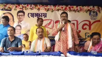 বারাসাত ১: রক্ত সংকট মেটাতে বারাসাত 14 নম্বর ওয়ার্ড তৃণমূল কংগ্রেসের উদ্যোগের স্বেচ্ছায় রক্তদান শিবির উপস্থিত পৌর প্রধান ও অন্যর