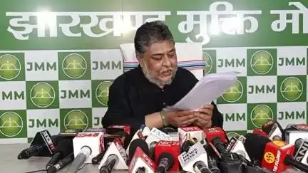 कांके: JMM केंद्रीय कैंप कार्यालय में प्रेस वार्ता कर केंद्रीय महासचिव सुप्रियो भट्टाचार्य ने पूर्व मुख्यमंत्री शिबू सोरेन के स्वास्थ्य की जानकारी दी