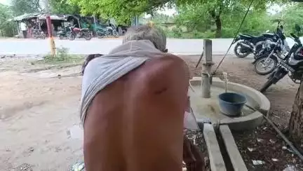 महोबा: सलैया माफ में बाइक हटाने के विवाद में भतीजे ने चाचा और बहू को पीटा, कार्रवाई न होने पर पीड़ित एसपी कार्यालय पहुंचा