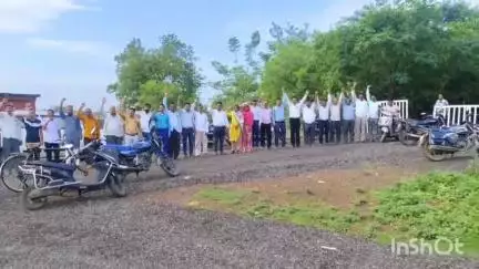 बदरवास: ई-अटेंडेंस व्यवस्था वापस लेने की मांग, बदरवास में शिक्षकों ने मुख्यमंत्री के नाम तहसीलदार को सौंपा ज्ञापन