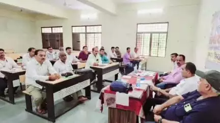 मिहोना: लहार एसडीएम ने मिहोना शासकीय कन्या उच्चतर माध्यमिक विद्यालय में बैठक ली