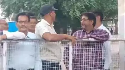 छिंदवाड़ा नगर: शिक्षक संघ ने ई-अटेंडेंस के विरोध में सीएम के नाम कलेक्ट्रेट पहुंचकर सौंपा ज्ञापन