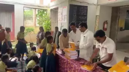 ઝઘડિયા: રાણીપુરા ગામે પ્રાથમિક શાળામાં નવા દાખલ થયેલ બાળકોને આવકારવા પ્રવેશોત્સવ યોજાયો ધારાસભ્ય હાજર રહ્યા