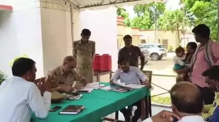 लहरपुर: लहरपुर कोतवाली परिसर में शनिवार को थाना समाधान दिवस का आयोजन, कोतवाली प्रभारी विजयेंद्र सिंह की अध्यक्षता में हुआ संपन्न