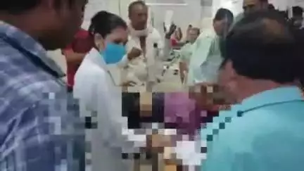 टीकमगढ़: खरों गांव में छत से गिरी किशोरी, अस्पताल में डॉक्टर ने मृत घोषित किया