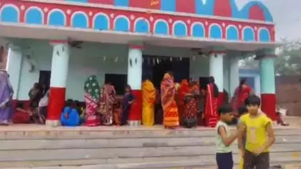 বাঘমুণ্ডী: বিপত্তারিণী পুজোতে মেতে উঠলেন ব্রতীরা, বাঘমুণ্ডি সার্বজনীন দূর্গা মন্দিরে পুজো দিলেন ব্রতীরা