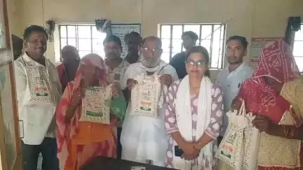 150 किसानों को मिले मूंग ,तिल के बीज रोहट के खारड़ा व गाजनगढ़ में राज्य सरकार की योजना के तहत निशुल्क वितरण