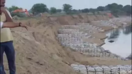 सैदपुर: गोमती की बाढ़ से तटीय क्षेत्र के लोगों को मिलेगी निजात, गौरहट में नदी पर बन रहे तटबंध का हुआ निरीक्षण