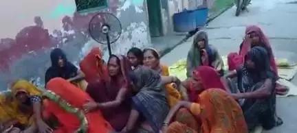 बदायूं: बदायूं के उझानी में मुन्ने भट्टे के पास मक्का बेचकर आ रहे किसान की ट्रैक्टर के पहिए के नीचे दबकर हुई मौत