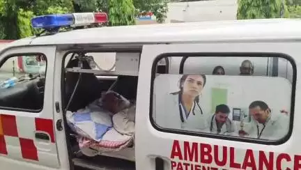 सहारनपुर: सहारनपुर में एंबुलेंस से SSP दफ्तर पहुंचे रिटायर्ड आर्मी हवलदार ने जमीन से 500 पेड़ काटने का लगाया आरोप