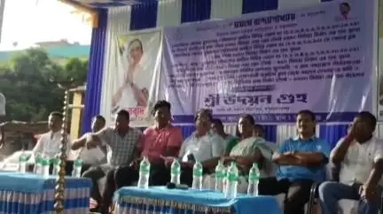 তুফানগঞ্জ ১: তুফানগঞ্জ বিধানসভার অন্তর্গত তুফানগঞ্জ পৌরসভার জয়হীন ক্লাবের মাঠ থেকে একাধিক প্রকল্পের উদ্বোধন করলেন মন্ত্রী উদয়ন গুহ