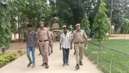 पडरौना: कुशीनगर पुलिस ने अंतर्जनपदीय चोर गिरोह का भंडाफोड़ किया, 10 लाख के माल के साथ 4 शातिर चोरों को गिरफ्तार कर भेजा जेल