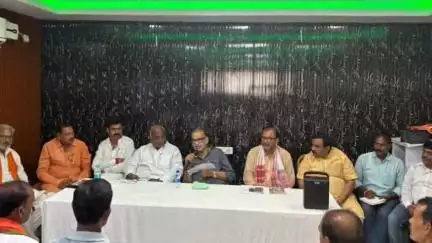 मोतिहारी: राजाबाजार में कुशवाहा समाज के प्रमुख लोगों की बैठक पूर्व केंद्रीय मंत्री राधामोहन सिंह की सहभागिता में हुई