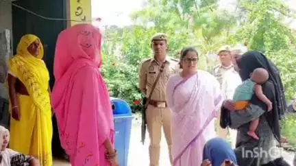 नानपारा: रिसिया क्षेत्र के सामुदायिक शौचालय और आंगनबाड़ी प्राथमिक विद्यालय का डीएम ने किया औचक निरीक्षण, दिए निर्देश