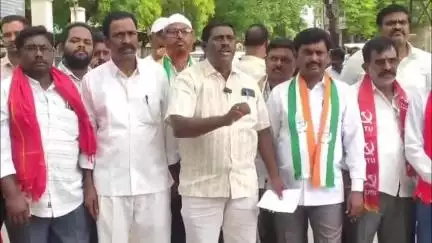 డోన్ సబ్ రిజిస్టర్ కార్యాలయాన్ని తరలించవద్దంటూ డాక్యుమెంట్ రైటర్స్ నిరసన...