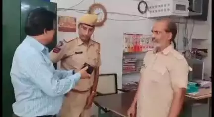 जोधपुर: प्रताप नगर थाना क्षेत्र में ऑटो रिक्शा चालक ने लौटाया पर्स, दिखाया ईमानदारी का परिचय