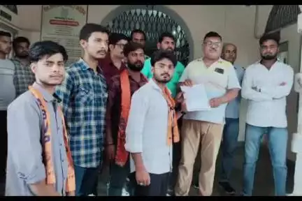 बलरामपुर: एमएलके पीजी कॉलेज में फीस बढ़ोतरी के खिलाफ ABVP ने किया विरोध प्रदर्शन, ज्ञापन देकर फीस बढ़ोतरी वापस लेने की मांग की