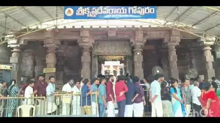 శ్రీశైలంలో భారీగా భక్తుల రద్దీ స్వామి అమ్మవార్ల దర్శనానికి నాలుగు గంటల సమయం
