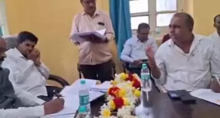 ಶಿರಹಟ್ಟಿ: ಶಿರಹಟ್ಟಿ ತಾಲೂಕಿನಲ್ಲಿ ಬಸ್ ಸಮಸ್ಯೆ ಬಗೆಹರಿಸುವಂತೆ ಪಟ್ಟಣದಲ್ಲಿ ಜಿ.ಗ್ಯಾ.ಅ.ಪ್ರಾ.ಅಧ್ಯಕ್ಷ ಬಿ.ಬಿ ಅಸೂಟಿ ಸೂಚನೆ
