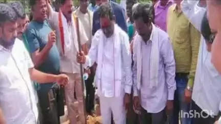 ఇల్లందు: ఇల్లందు మండలలోని అందుగులబోడు గ్రామంలో ఇందిరమ్మ లబ్ధిదారుని ఇంటి నిర్మాణం శంకుస్థాపన చేసిన MLA కోరం