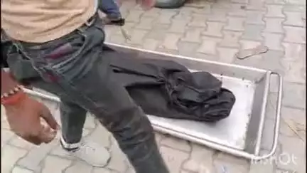 लखीमपुर: निकटी निजामपुर गांव में अज्ञात कारणों से आम के पेड़ से लटककर युवक ने की आत्महत्या, गांव में फैली सनसनी