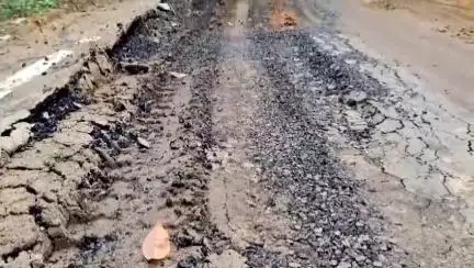 সাব্রুম: রাতের আঁধারে নিম্নমানের কাজের অভিযোগ ঠিকাদারের বিরুদ্ধে, আবার রাস্তা নির্মাণের দাবি এলাকাবাসীর #jansamasya