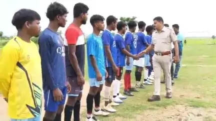 মঙ্গলকোট: মৈত্রী কাপ-2025 অনুষ্ঠিত হল মঙ্গলকোটের লালডাঙা মাঠে, পুলিশের উদ্যোগে আট দলীয় ফুটবল প্রতিযোগিতার আয়োজন