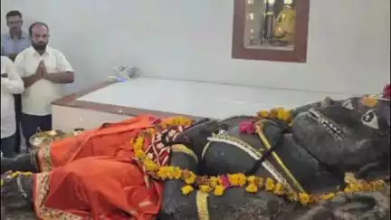 बुलढाणा: लोणार येथे शिवसेना ठाकरे गट जिल्हा संपर्कप्रमुख नरेंद्र खेडकर यांच्या प्रकृतीत सुधारणेसाठी ईश्वराकडे शिवसैनिकांचे साकडे