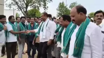 నిర్మల్: సోఫీనగర్ వద్ద జాతీయ రహదారి నుంచి మున్నూరు కాపు మిత్ర మండలి సంఘ భవనం వరకు రూ.30 లక్షలతో సీసీ రోడ్డు పనులు ప్రారంభం