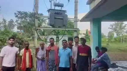 ठाकुरगंगटी: ठाकुर गंगटी गांव में नया ट्रांसफार्मर चालू होने पर ग्रामीणों ने मंत्री दीपिका पांडे सिंह का आभार जताया
