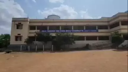 యాదగిరిగుట్ట: గుట్టలోని ప్రభుత్వ పాఠశాలను ఆకస్మికంగా తనిఖీ చేసి మధ్యాహ్న భోజన తీరుపై ఆగ్రహం వ్యక్తం చేసిన ఎమ్మెల్యే బీర్ల ఐలయ్య