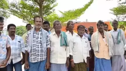 ప్రేమించిన అమ్మాయి కోసం వెళ్లి అదృశ్యమైన యువకుడు, నరసరావుపేట రూరల్ పోలీస్ స్టేషన్ ఎదుట కుటుంబ సభ్యులు ఆందోళన
