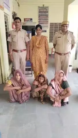 भुसावर: भुसावर पुलिस ने पुलिस कर्मियों पर जानलेवा हमला व सरकारी वाहनों में तोड़फोड़ करने के आरोप में 3 महिलाओं को किया गिरफ्तार