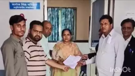सिवनी मालवा: झकलाय रेलवे गेट के पास एप्रोच रोड नहीं बनने पर नगर कांग्रेस कमेटी ने कलेक्टर के नाम एसडीएम को ज्ञापन सौंपा